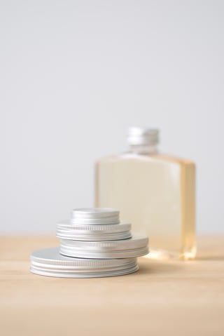 Aluminium containers in the cosmetics packaing industry