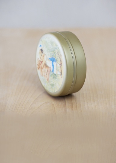 Traditional caviar tin with a Rubber.jpg